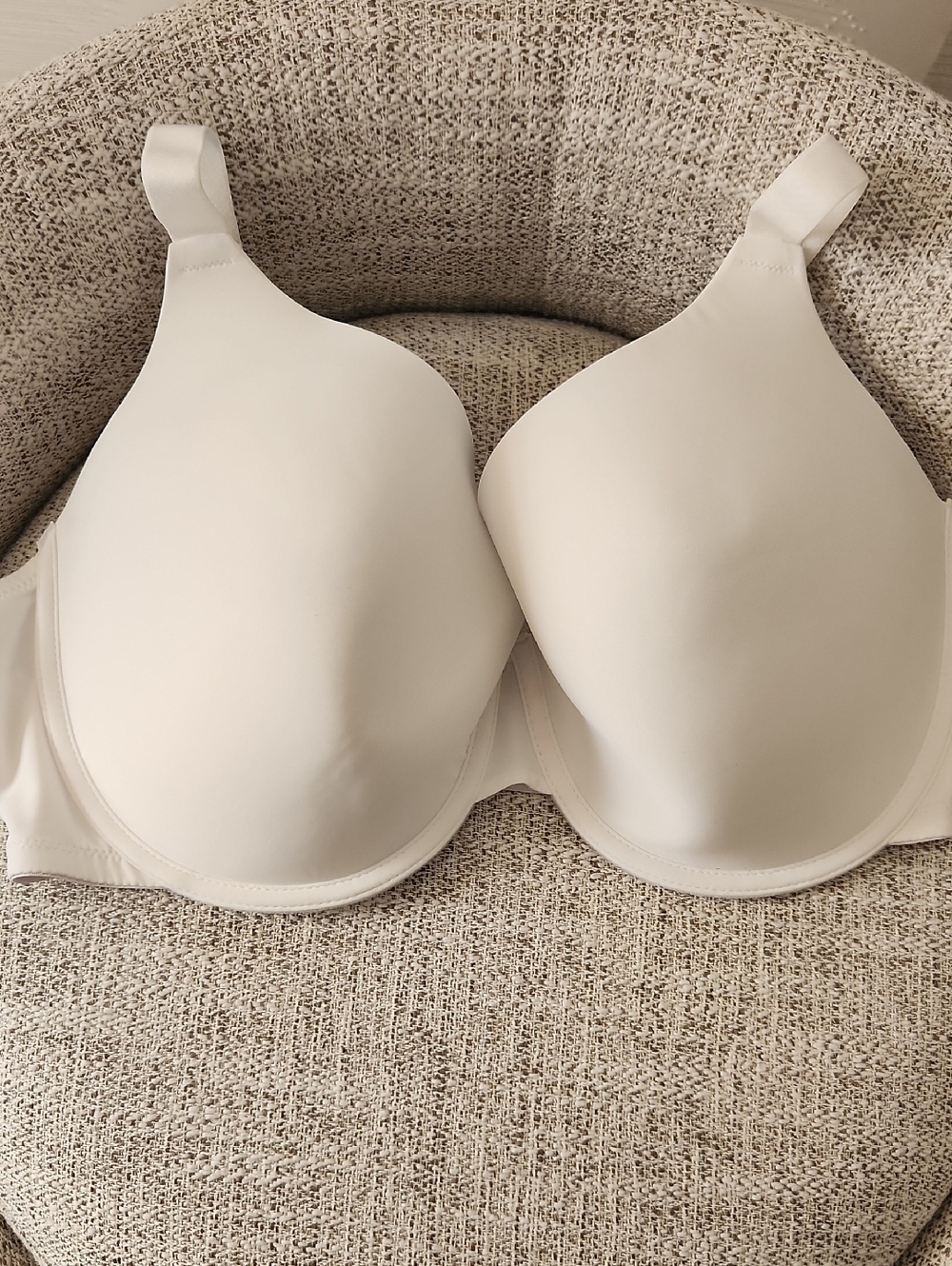 No Boundaries Smooth Molded T-Shirt Bra - Cream